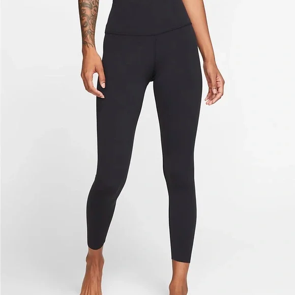 NWT Nike Yoga Luxe High-Waist 7/8 Leggings in Black - Picture 4 of 6